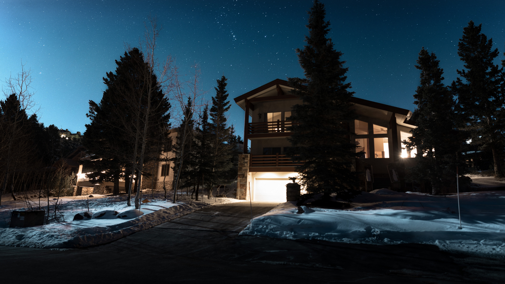 A Beginner's Guide to Spotlights: Different Types and Choosing Tips
