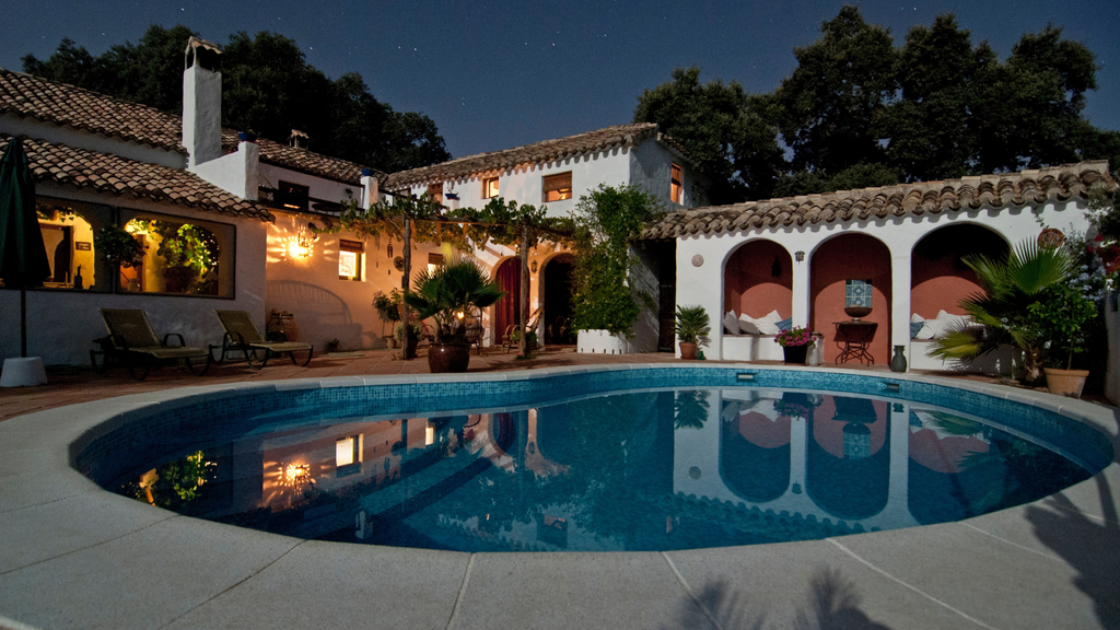 How to Create a Welcoming Outdoor Space with Landscape Lighting