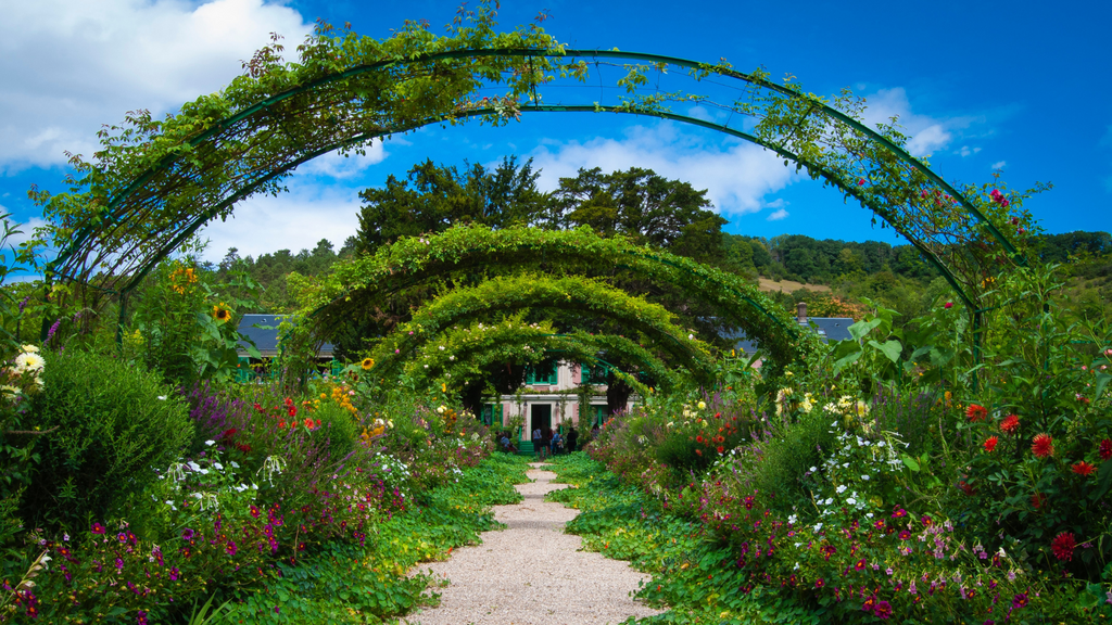 Eco-Friendly Options for Solar Garden Decor: Enhancing Your Outdoor Space Responsibly