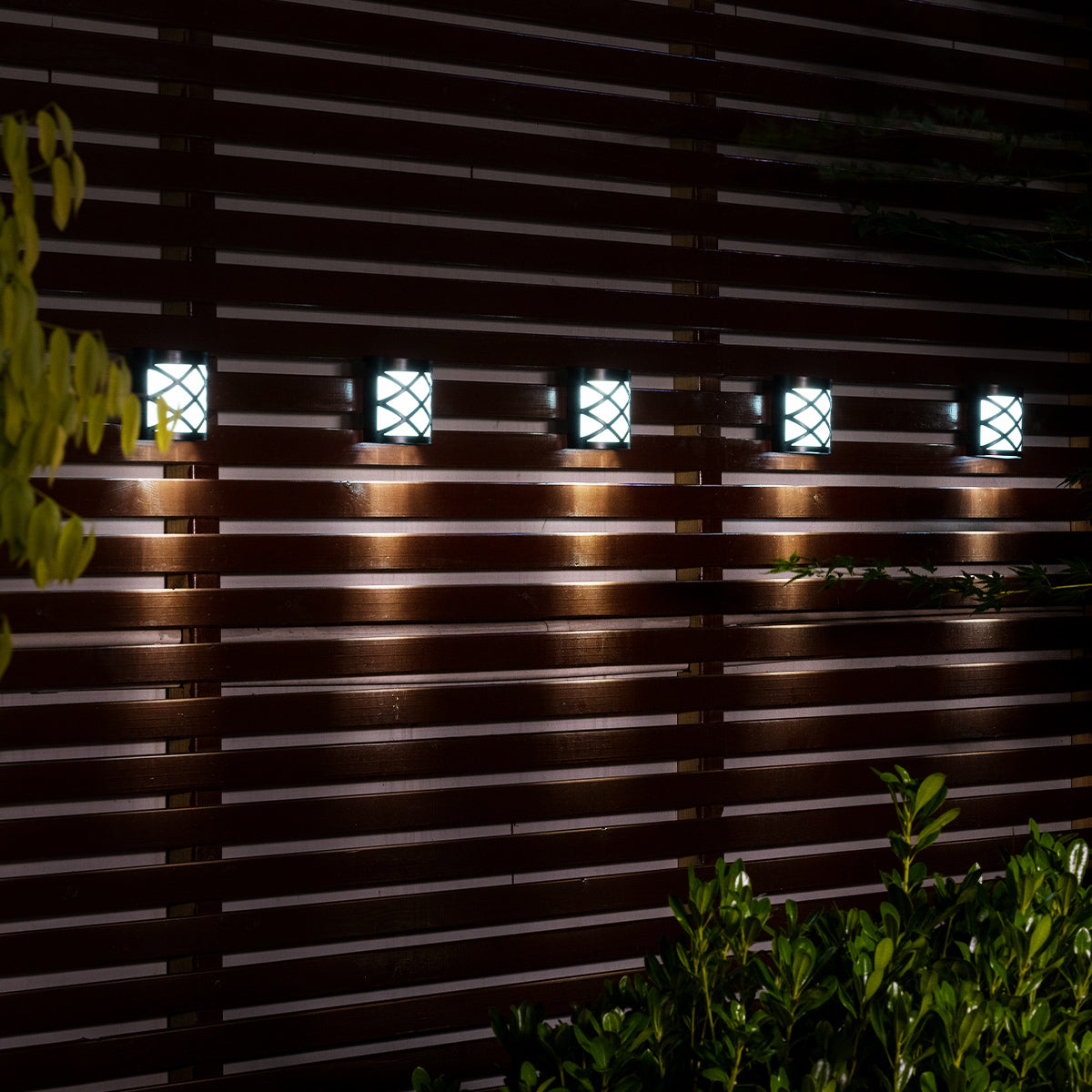 outdoor fence lighting