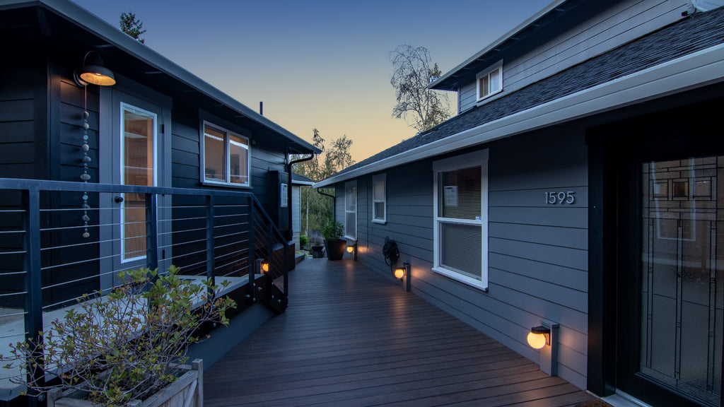 Buying guide: 5 of the best solar deck post lights