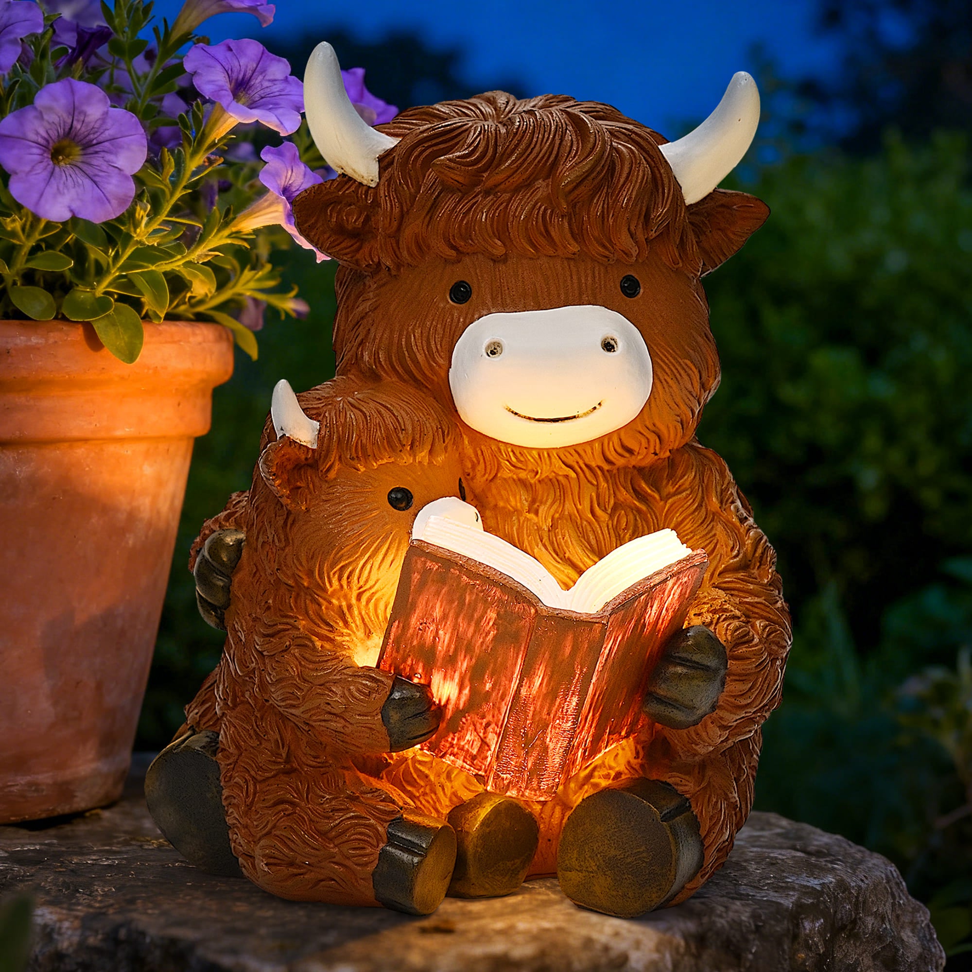 GIGALUMI Solar Powered Highland Cow Statues