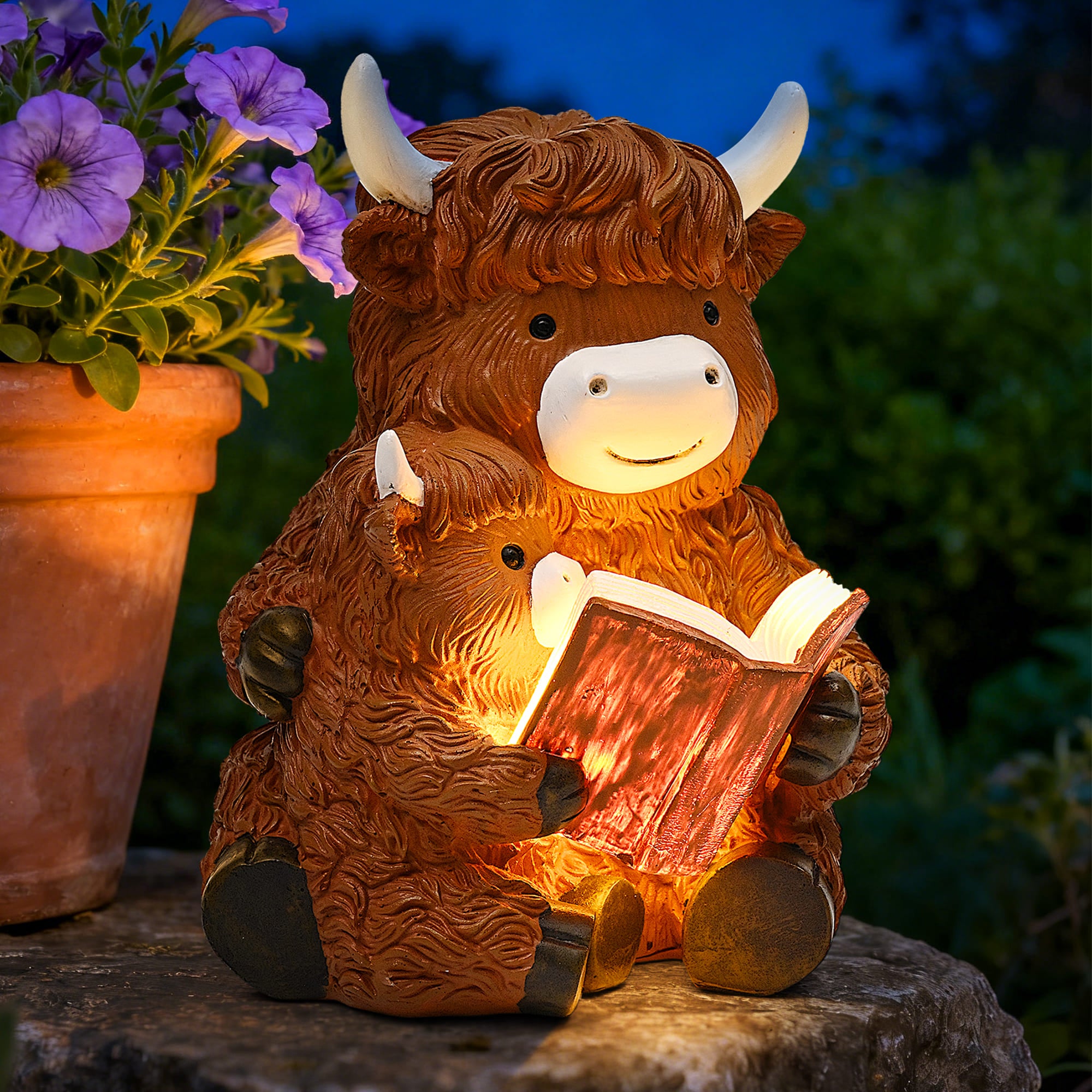 GIGALUMI Solar Powered Highland Cow Statues