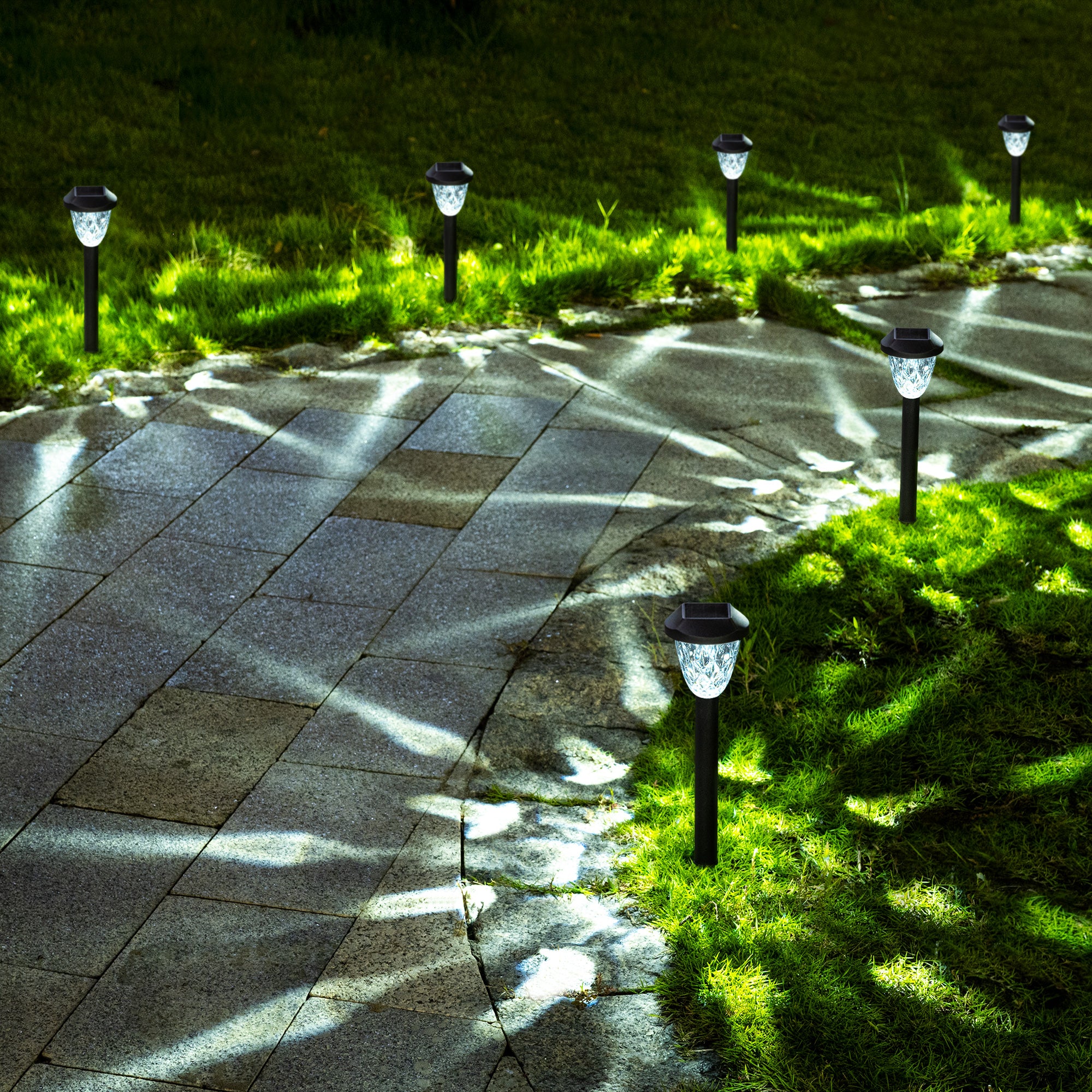 GIGALUMI Solar Pathway Lights with Great Pattern (Cold White)